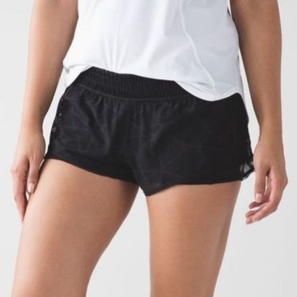 EUC Lululemon Black City Sky Run By Short w/ Luxtreme Liner + Pockets, Size 2